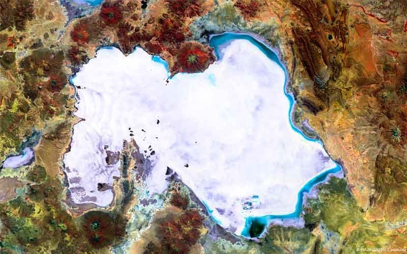 Salar de Uyuni desde el espacio