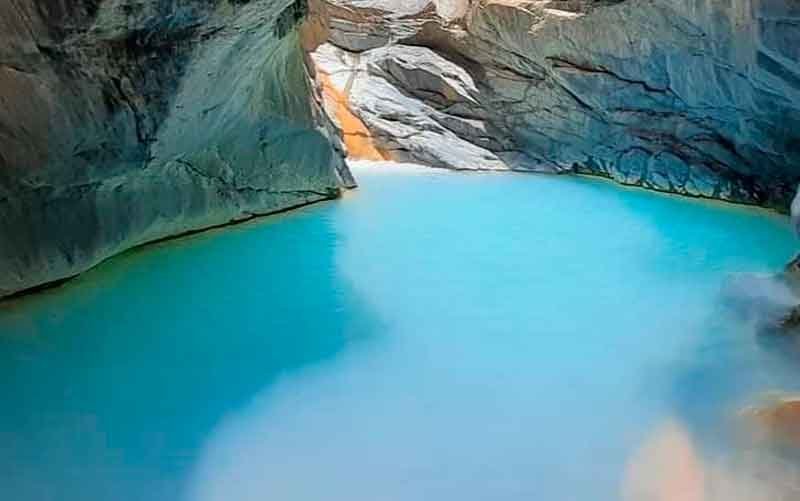 Laguna Espejo Azul de Muñapata