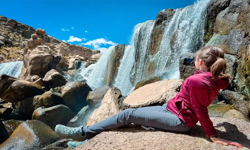 Excursión a la Catarata de Pillones | Naturaleza entre Rocas y Cascadas