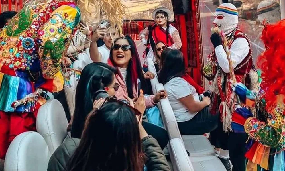 Cusco Scenic Panoramic Bus Tour 180° with Pisco Sour and Traditional Dances